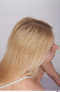 Unaisa loose blond hair 0007.jpg